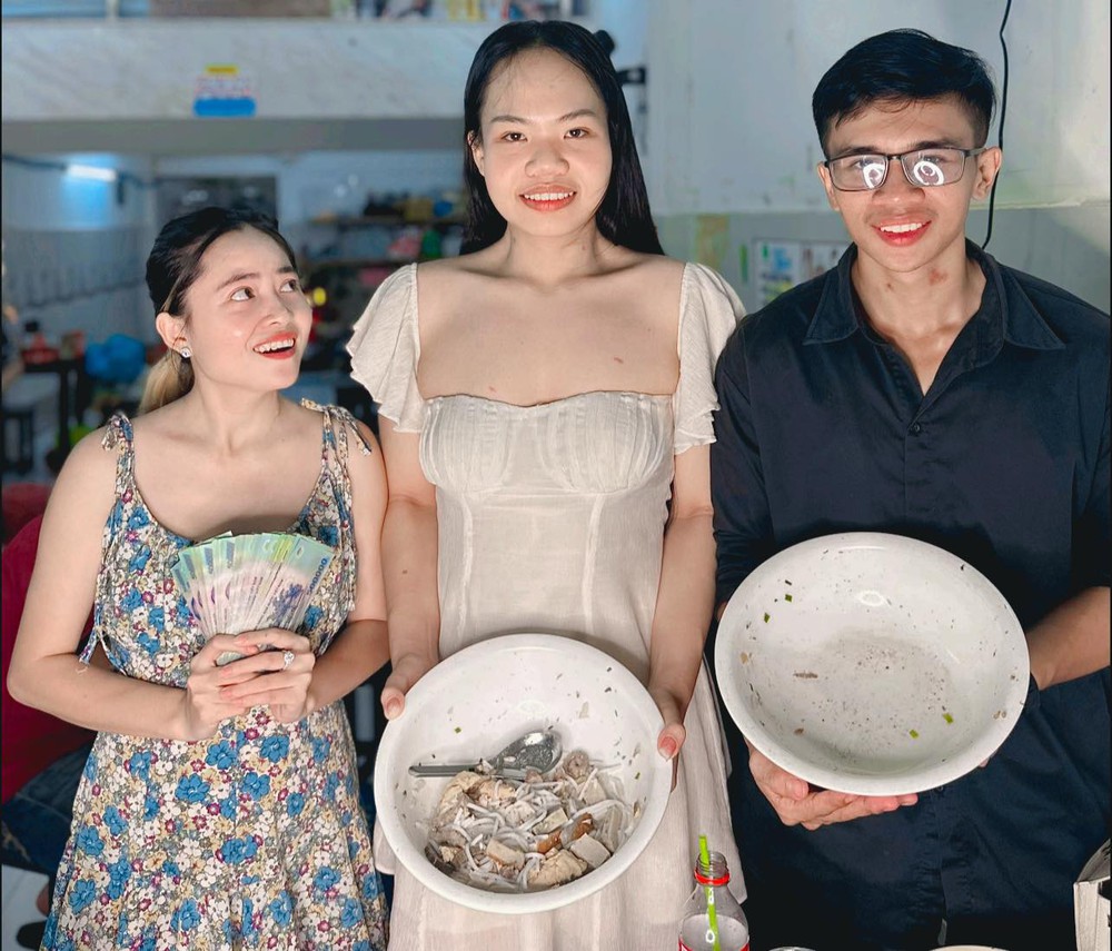 Quán ăn TP HCM tổ chức cuộc thi ăn 2 tô bún chả sứa khổng lồ nhận thưởng 30 triệu đồng - Ảnh 4.