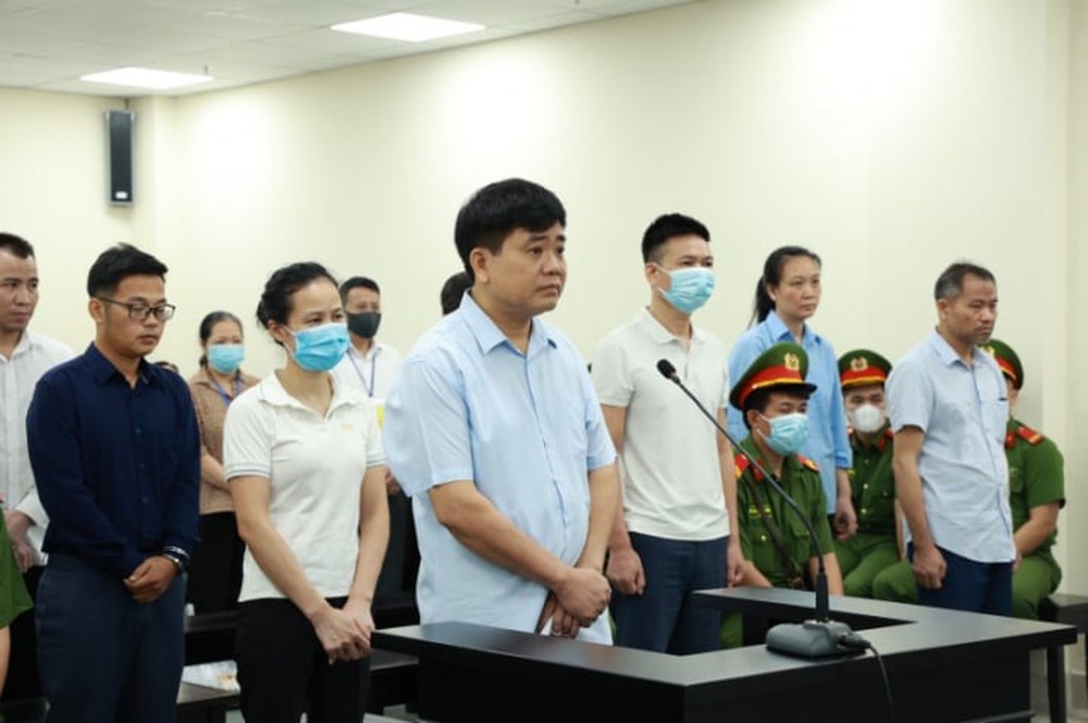 Vụ thổi giá cây xanh: Cựu Chủ tịch Hà Nội Nguyễn Đức Chung lĩnh 18 tháng tù - Ảnh 1.