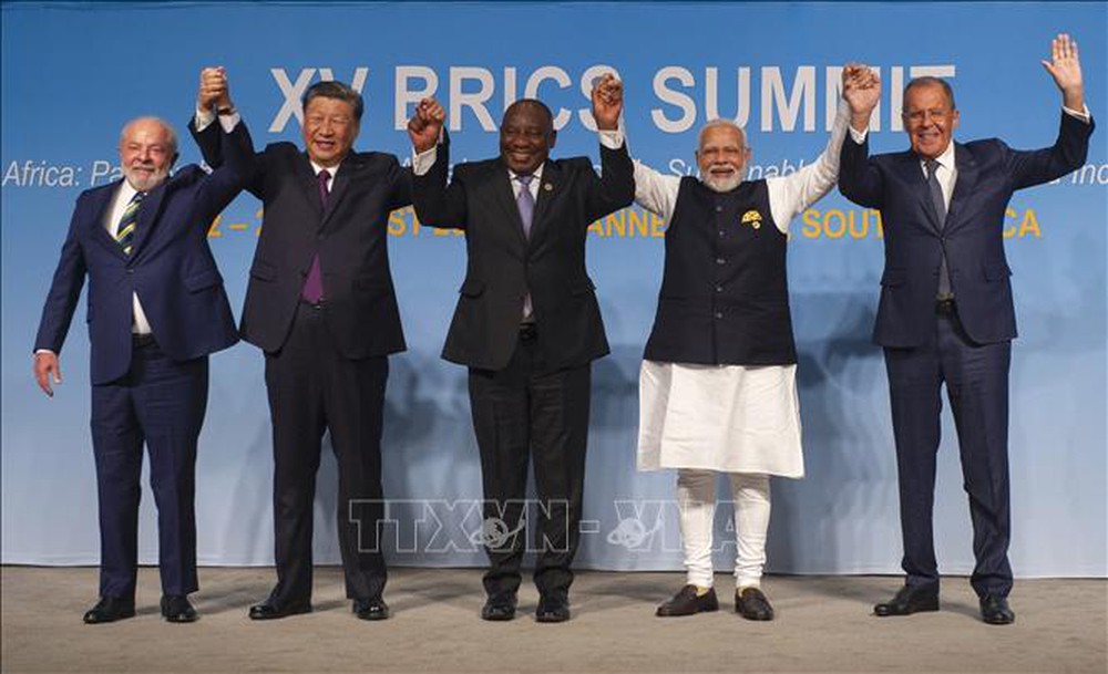 UAE lên tiếng về mối quan hệ với phương Tây sau lời mời gia nhập BRICS - Ảnh 1.