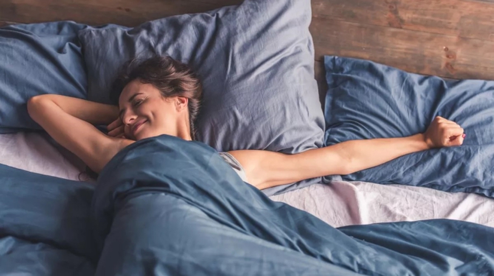 Cặp đôi không ngủ chung giường suốt 3 năm, nhận ra lợi ích khó tin - Ảnh 1.
