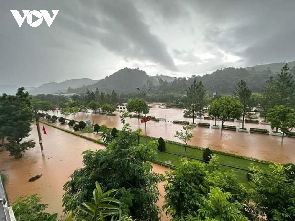 Mưa lớn gây ngập úng ở nhiều nơi tại Sơn La - Ảnh 2.