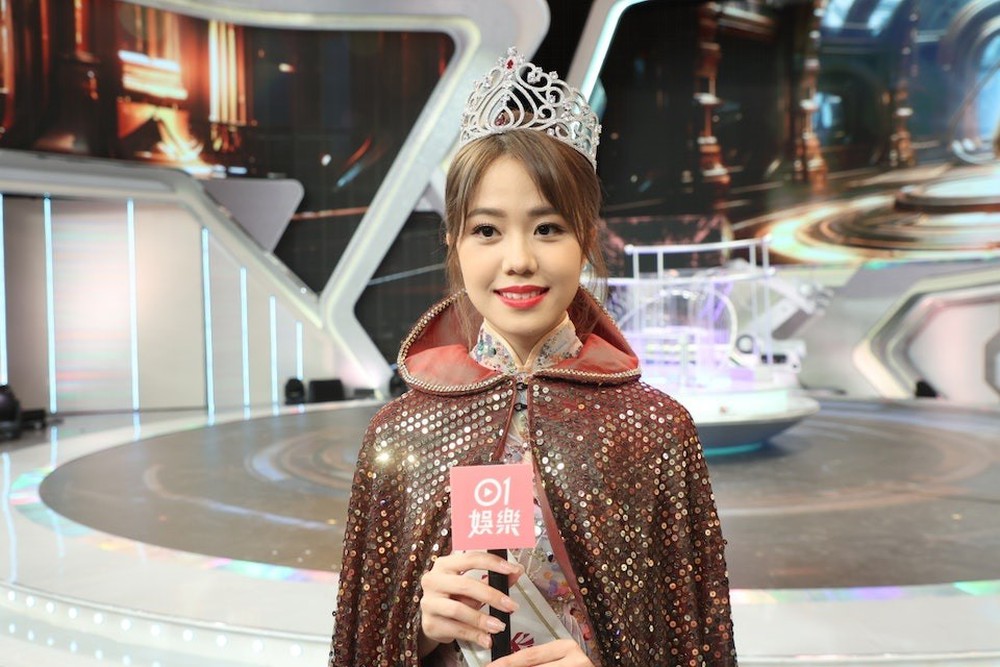 Sắc vóc cô gái 21 tuổi phá vỡ lời nguyền để trở thành Hoa hậu Hong Kong 2023 - Ảnh 3.