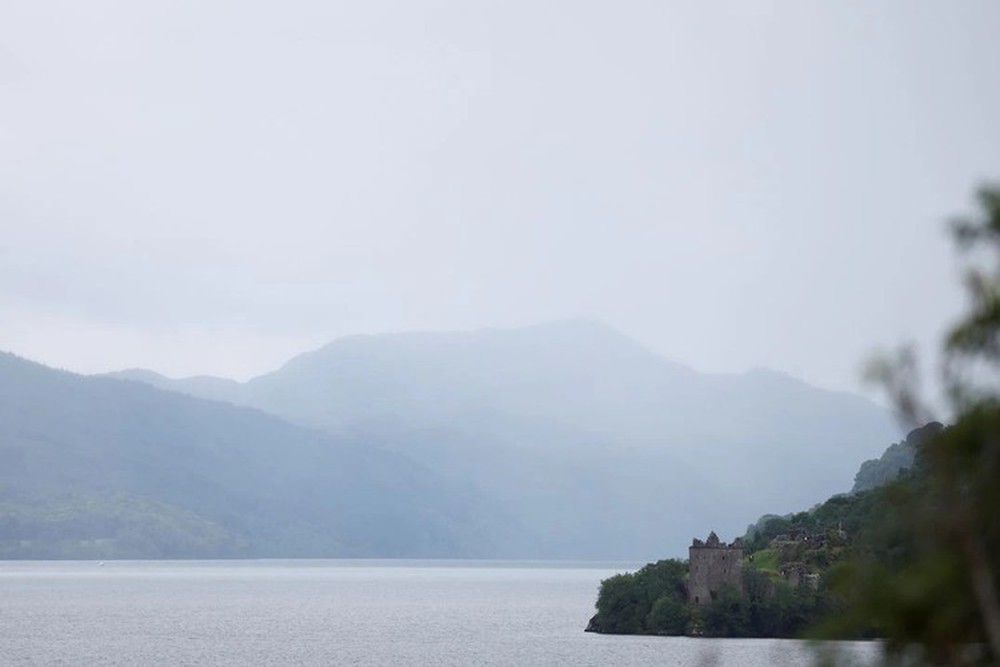 Chùm ảnh cuộc săn tìm quái vật hồ Loch Ness lớn nhất - Ảnh 3.