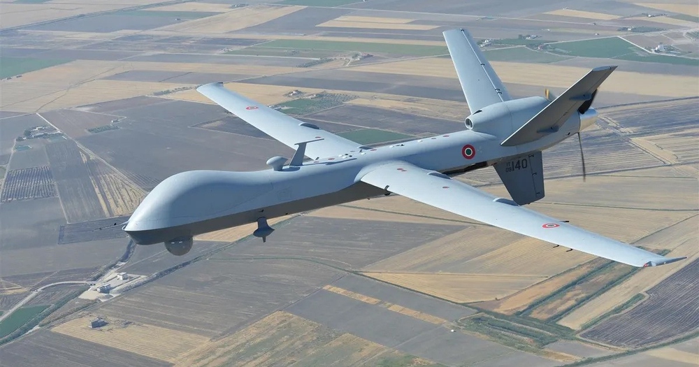 Nga điều chiến đấu cơ chặn 2 UAV Mỹ gần Crimea - Ảnh 1.