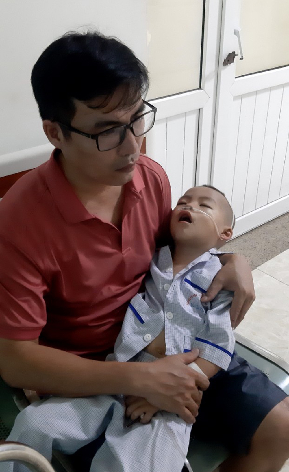 Không đủ tiền chữa trị, cô giáo mầm non cầu cứu giúp cho con được ghép tủy