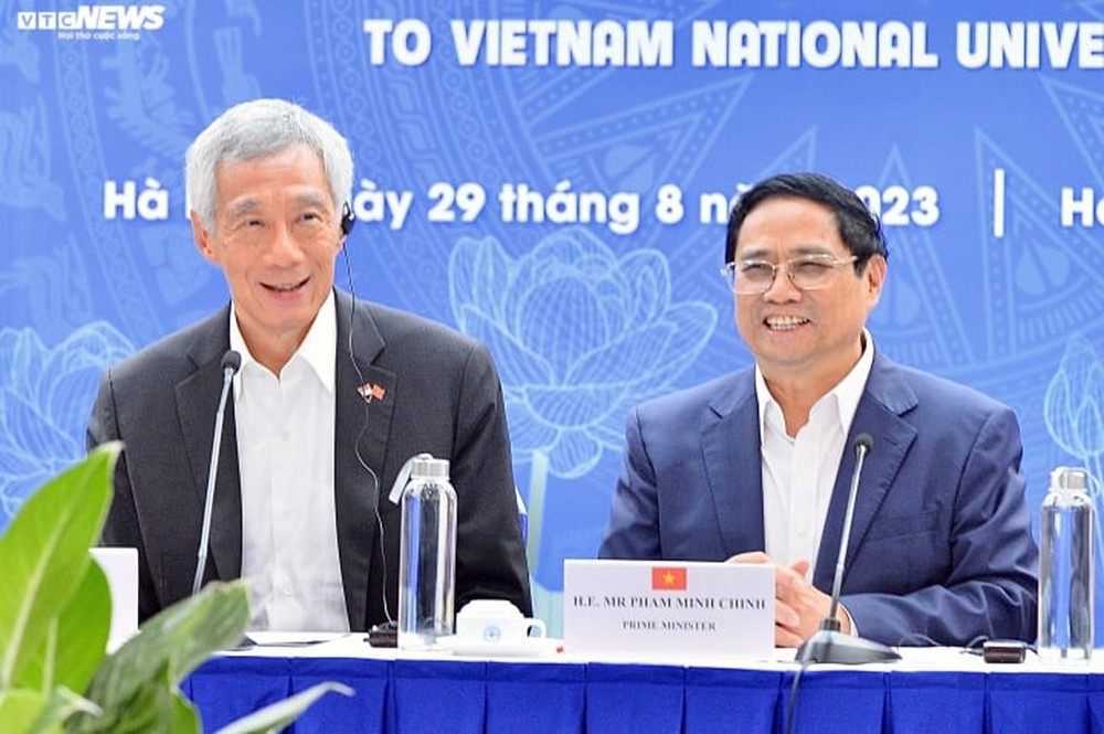 Thủ tướng Việt Nam-Singapore ăn trưa ở căng tin với sinh viên Đại học Quốc gia - Ảnh 7.
