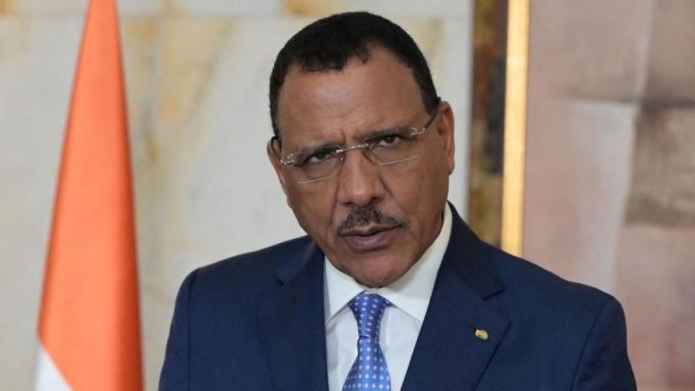 Mỹ kêu gọi trao trả tự do cho Tổng thống Niger Mohamed Bazoum - Ảnh 1.