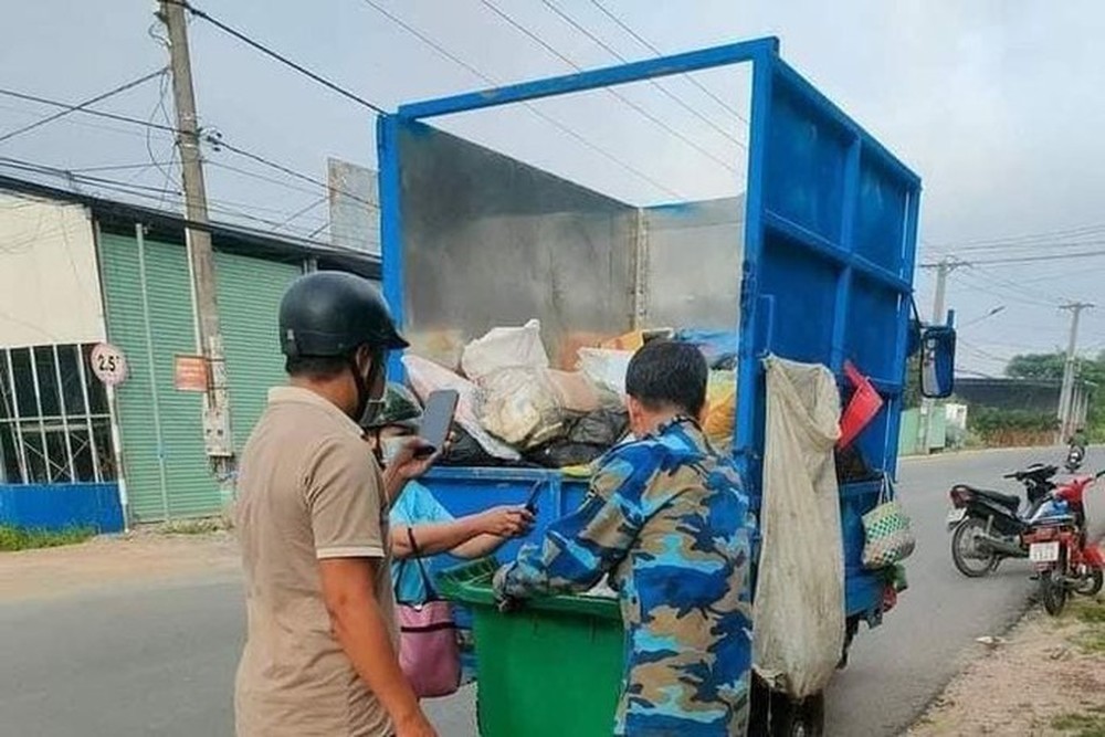 Tạm giữ người mẹ vứt bỏ con mới sinh trong thùng rác - Ảnh 1.