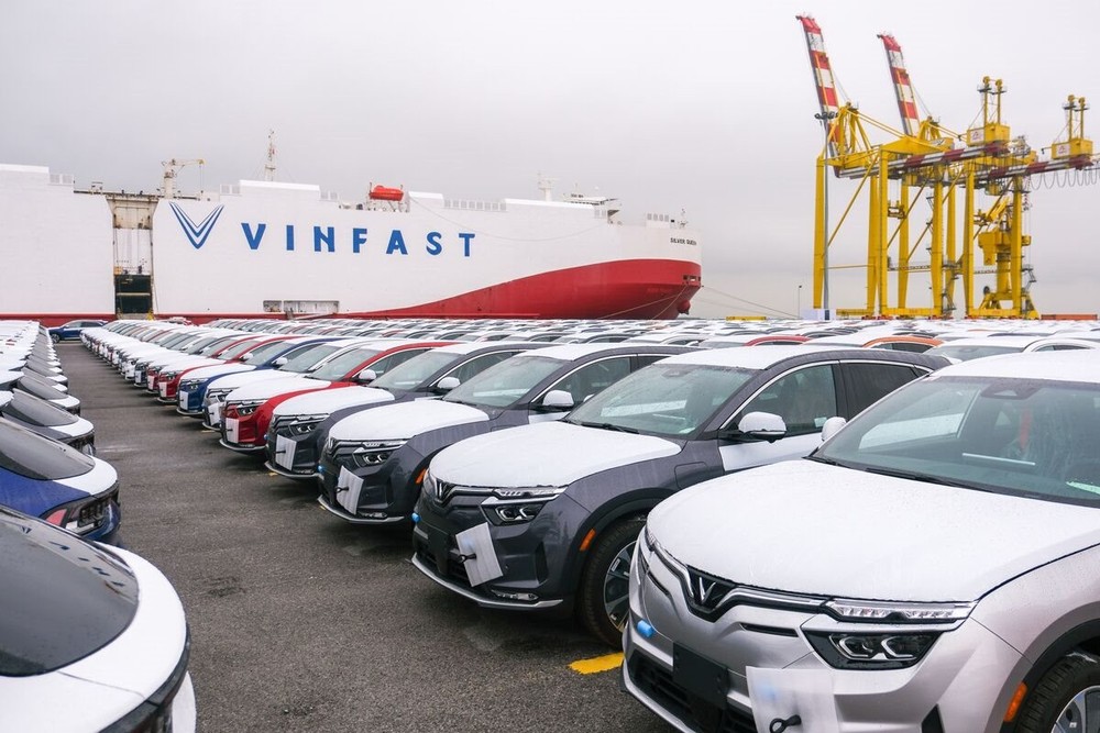 Bloomberg lý giải hành trình của VinFast: Từ 1 hãng xe điện nhỏ bé tới vốn hóa lớn hơn Ford và GM cộng lại - Ảnh 1.