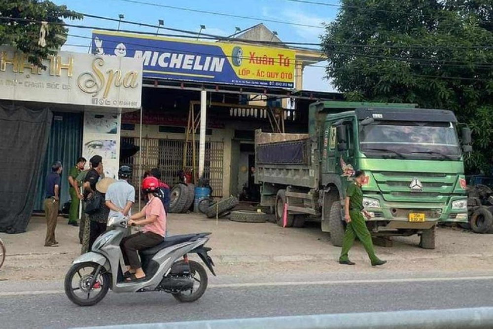 Nổ lốp ôtô tại garage, tài xế và người thợ tử vong - Ảnh 1.