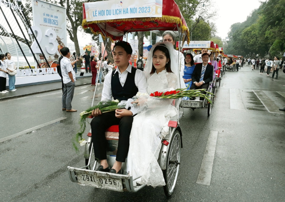 Festival thu Hà Nội 2023: Tái hiện đám cưới xưa và nhiều hoạt động hấp dẫn - Ảnh 3.
