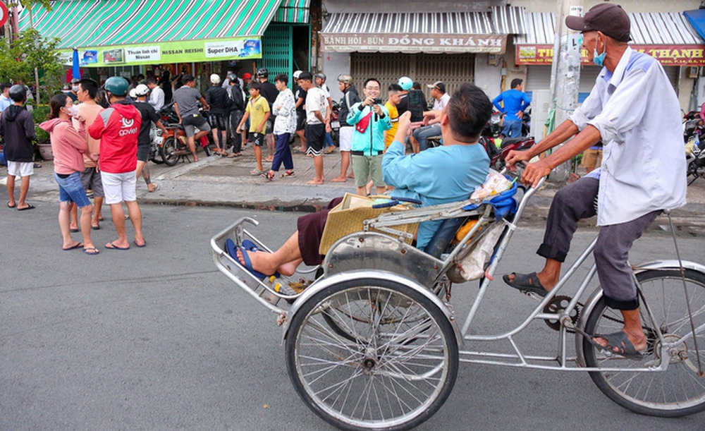 Hàng trăm thanh niên hào hứng “giật cô hồn” ngày Rằm tháng 7 ở TPHCM - Ảnh 6.