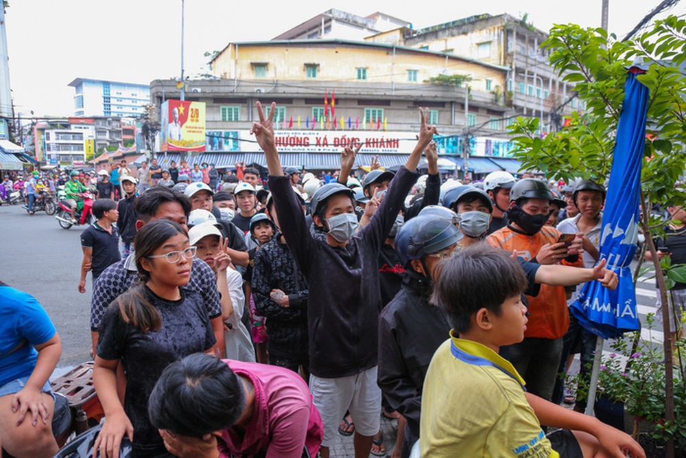 Hàng trăm thanh niên hào hứng “giật cô hồn” ngày Rằm tháng 7 ở TPHCM - Ảnh 4.