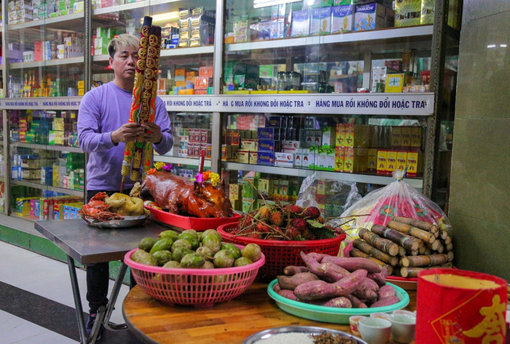 Hàng trăm thanh niên hào hứng “giật cô hồn” ngày Rằm tháng 7 ở TPHCM - Ảnh 1.