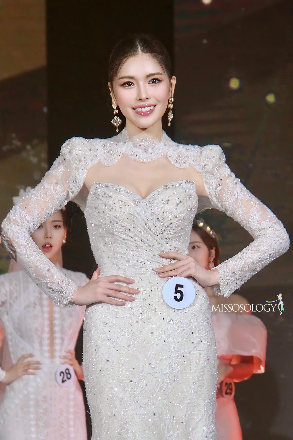 Nhan sắc Hoa hậu Hoàn vũ Hàn Quốc 2023 - Ảnh 2.