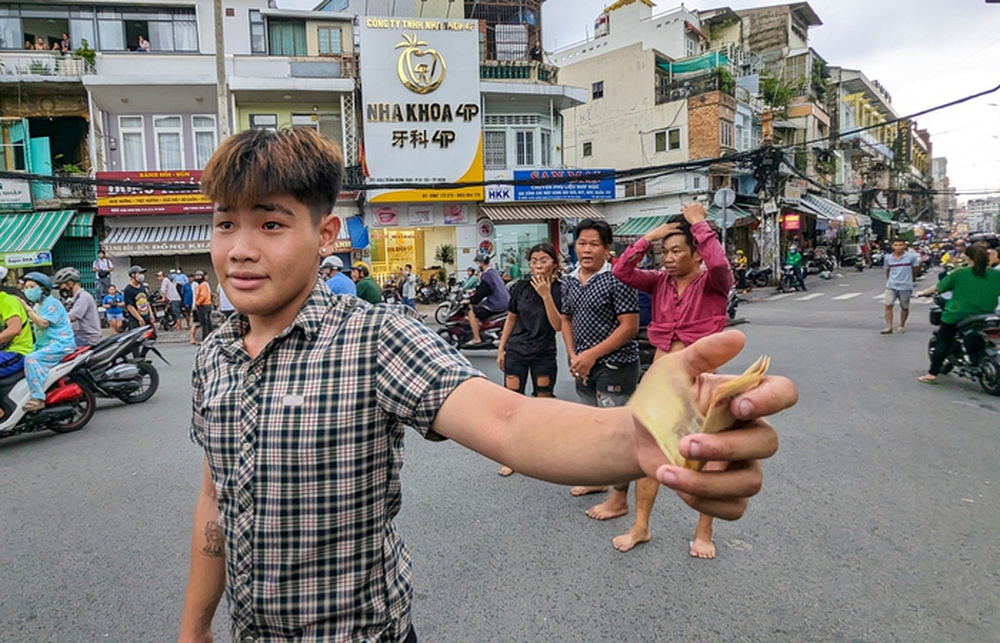 Hàng trăm thanh niên hào hứng “giật cô hồn” ngày Rằm tháng 7 ở TPHCM - Ảnh 13.