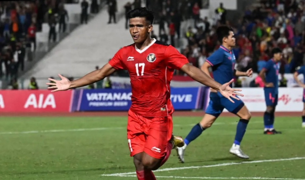 HLV Indonesia nhận tin “sét đánh” sau trận thua U23 Việt Nam khi học trò đứt dây chằng phải nghỉ 9 tháng - Ảnh 2.