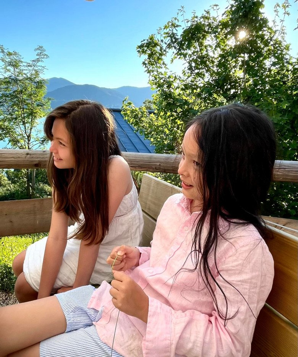 Ngoại hình tuổi 11 của cặp sinh đôi nhà diva Hồng Nhung: Con gái cao lớn hơn mẹ, con trai thích nuôi tóc dài - Ảnh 6.