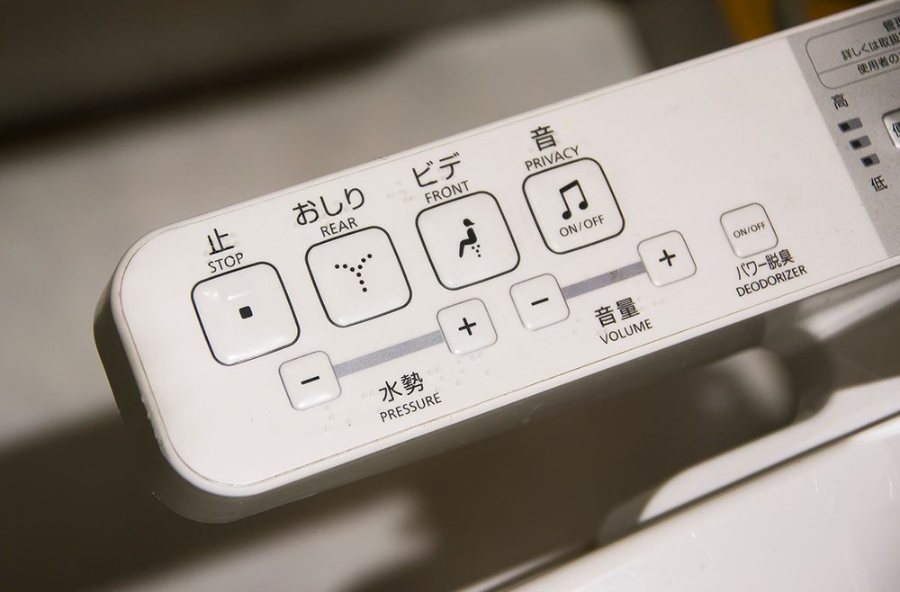 Sáng tạo như người Nhật Bản, đến bồn vệ sinh cũng là tuyệt tác công nghệ: Ngồi xuống mà không muốn đứng dậy! - Ảnh 2.