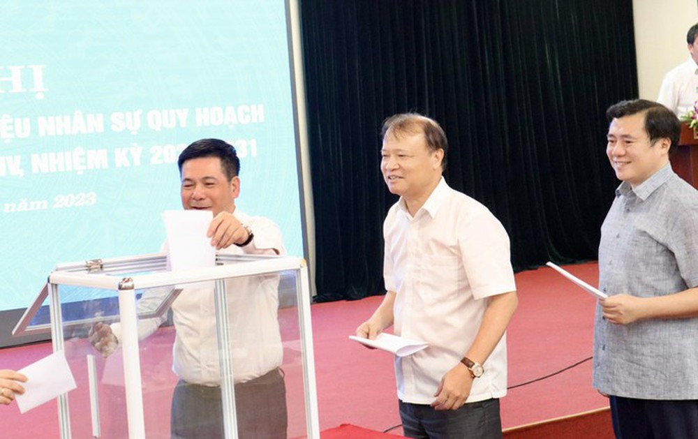 Bộ Công Thương lấy phiếu tín nhiệm với Bộ trưởng Nguyễn Hồng Diên và 3 Thứ trưởng - Ảnh 1.
