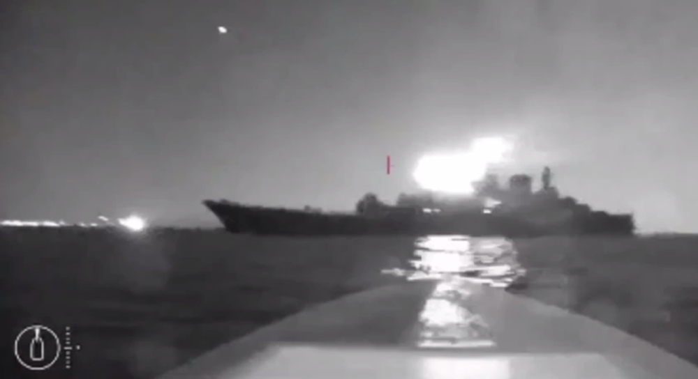Tàu hải quân Nga hư hại sau cuộc tấn công của USV cảm tử - Ảnh 2.