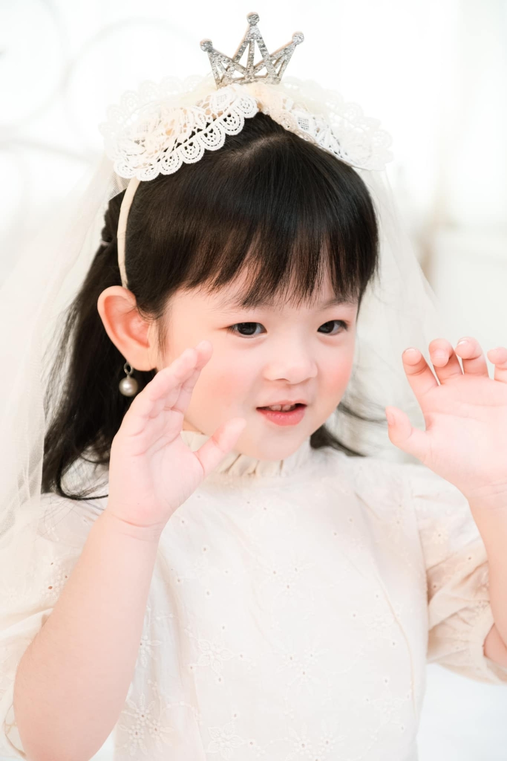 Con gái Trương Mỹ Nhân - Phí Ngọc Hưng được khen như tiểu công chúa, mới 3 tuổi đã bộc lộ tính cách đáng khen - Ảnh 3.