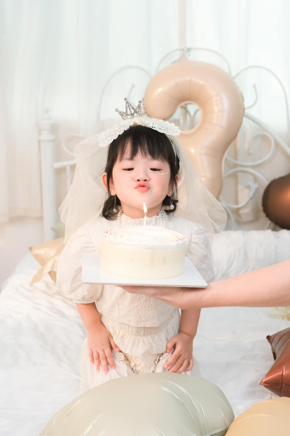 Con gái Trương Mỹ Nhân - Phí Ngọc Hưng được khen như tiểu công chúa, mới 3 tuổi đã bộc lộ tính cách đáng khen - Ảnh 2.
