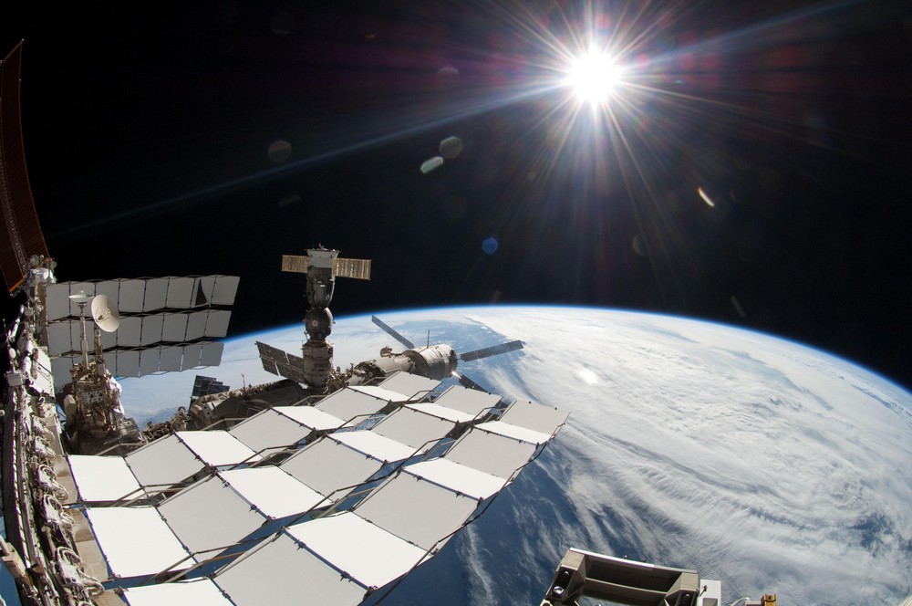 Các phi hành gia trên trạm vũ trụ có thể chứng kiến ​​Mặt Trời mọc và lặn bao nhiêu lần mỗi ngày? - Ảnh 3.