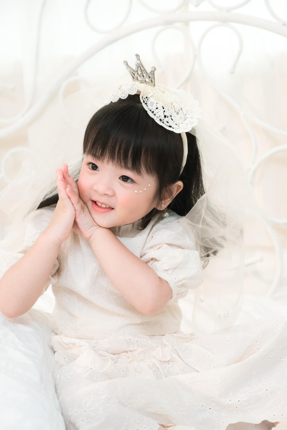 Con gái Trương Mỹ Nhân - Phí Ngọc Hưng được khen như tiểu công chúa, mới 3 tuổi đã bộc lộ tính cách đáng khen - Ảnh 4.