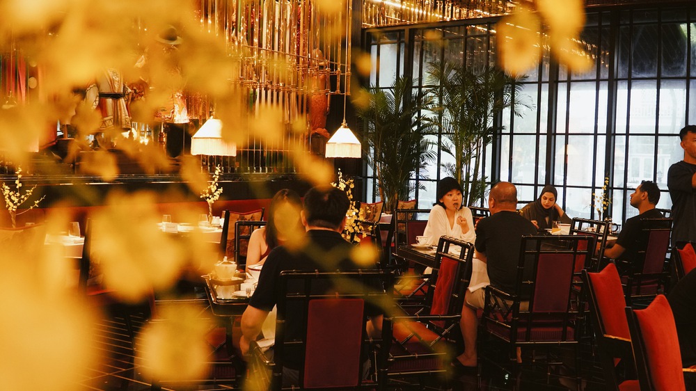 Cầm nửa triệu đi ăn bánh mì và món phở “húp đến giọt cuối cùng” tại khách sạn Capella