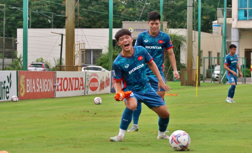 U23 Việt Nam đón cùng lúc 2 tiền đạo chất lượng chuẩn bị cho U23 Đông Nam Á 2023 - Ảnh 3.