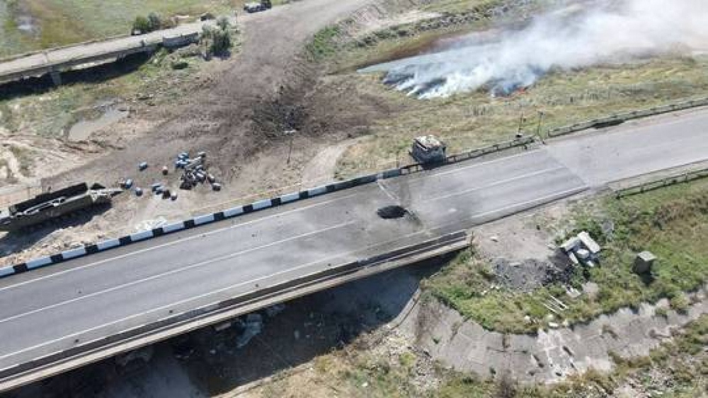 Ukraine nhận trách nhiệm vụ tấn công tên lửa các cây cầu ở Crimea - Ảnh 1.
