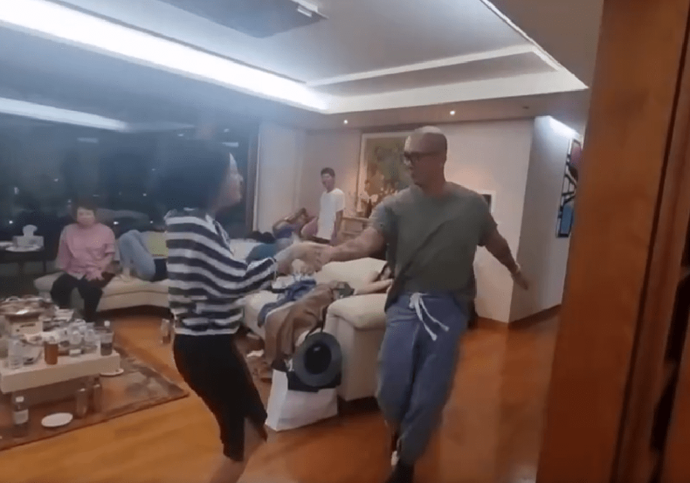 Chồng người Hàn của Từ Hy Viên gây tranh cãi khi thoải mái nhảy cùng em vợ - Ảnh 2.