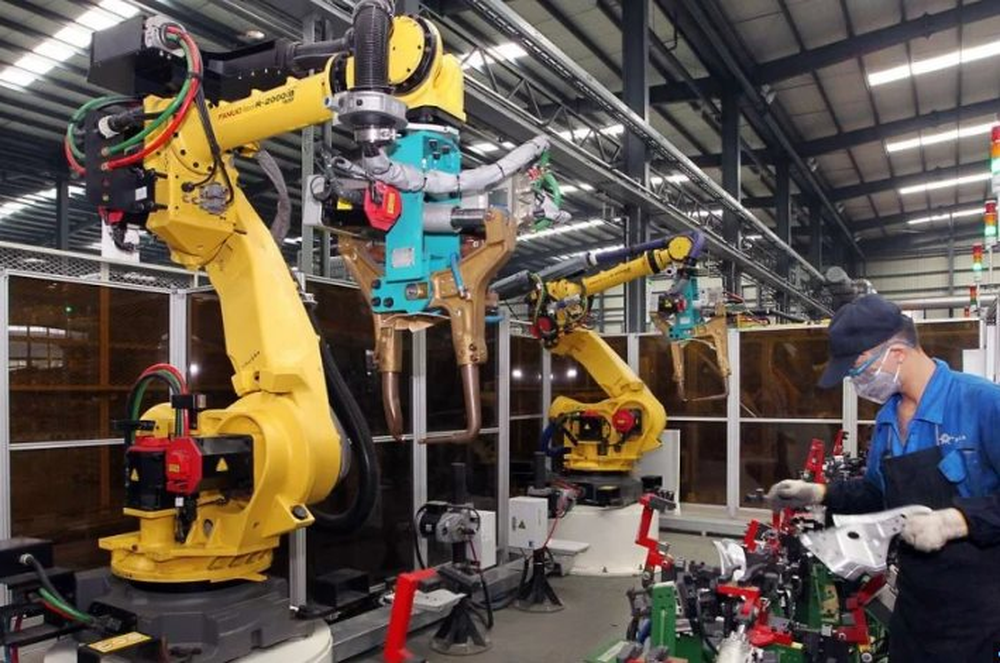 Sở hữu số đường sắt cao tốc đủ chạy vòng quanh trái đất, Trung Quốc tiếp tục tham vọng lớn với robot công trường trang bị AI, tự động từ xưởng sản xuất tới lắp đặt ngoài công trường - Ảnh 2.