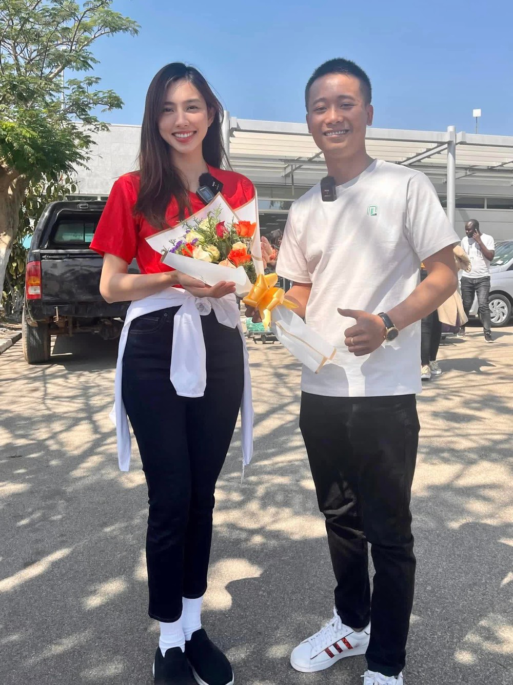 Quang Linh Vlogs nhìn gì mà dân mạng liên tục ‘réo gọi’ Hoa hậu Thùy Tiên?