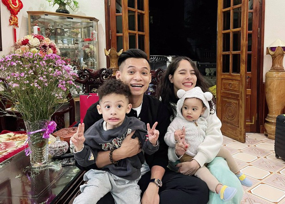 Sau trận cãi vã, dòng chữ vợ để lại trên điện thoại khiến Độ Mixi đọc xong bỗng tỉnh ngộ