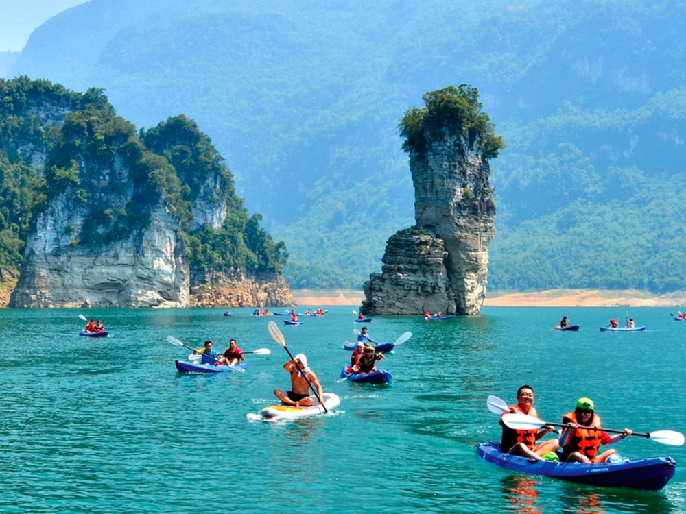 Phát hiện một Vịnh Hạ Long thu nhỏ ở vùng núi phía Bắc Việt Nam, du khách nhận xét có khung cảnh sơn thủy hữu tình - Ảnh 3.