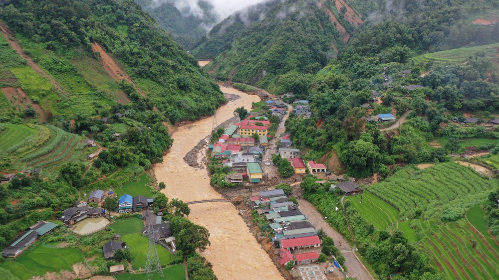 Mù Cang Chải tan hoang sau trận lũ lớn - Ảnh 3. Mù Cang Chải tan hoang sau trận lũ lớn - Ảnh 3.
