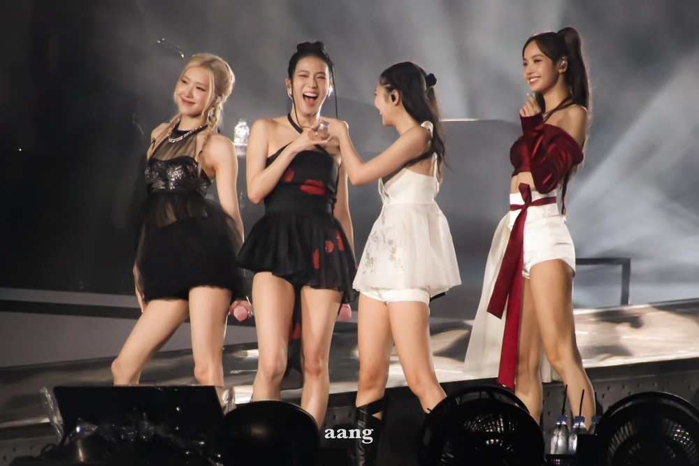 Ảnh chưa c&ocirc;ng bố về BlackPink - Ảnh 4.