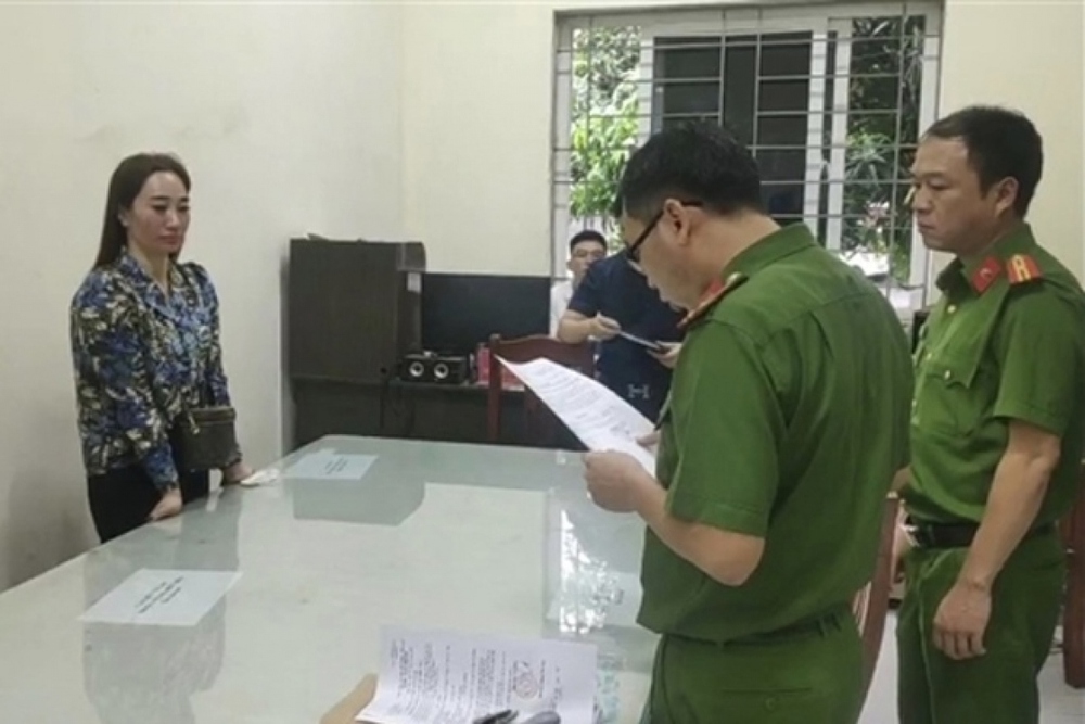 Lừa đảo 180 triệu đồng, hình phạt nào cho cô đồng Trương Hương? - Ảnh 1. Lừa đảo 180 triệu đồng, hình phạt nào cho cô đồng Trương Hương? - Ảnh 1.