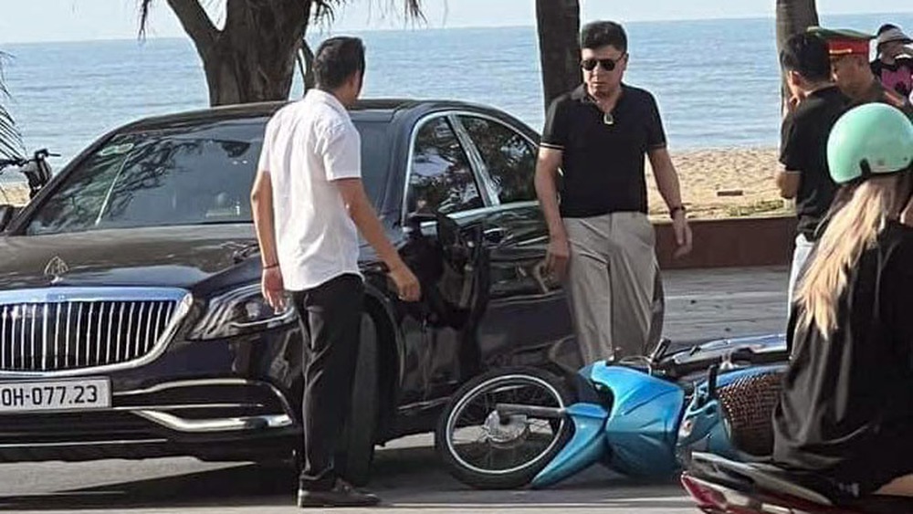 Đằng sau những bức ảnh TNGT: Quay đầu sang đường, Mercedes-Maybach S-class bị đâm gãy gương hậu - Ảnh 3.