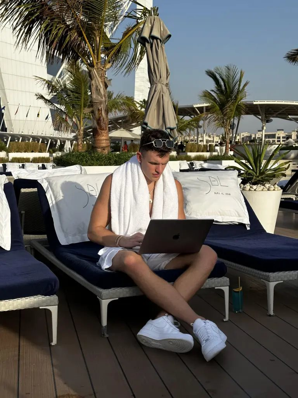 Triệu phú 23 tuổi giàu lên nhờ 7 năm làm quần quật chưa từng nghỉ 1 ngày, đam mê thúc đẩy giàu sang chứ không giao du bạn bè - Ảnh 2.