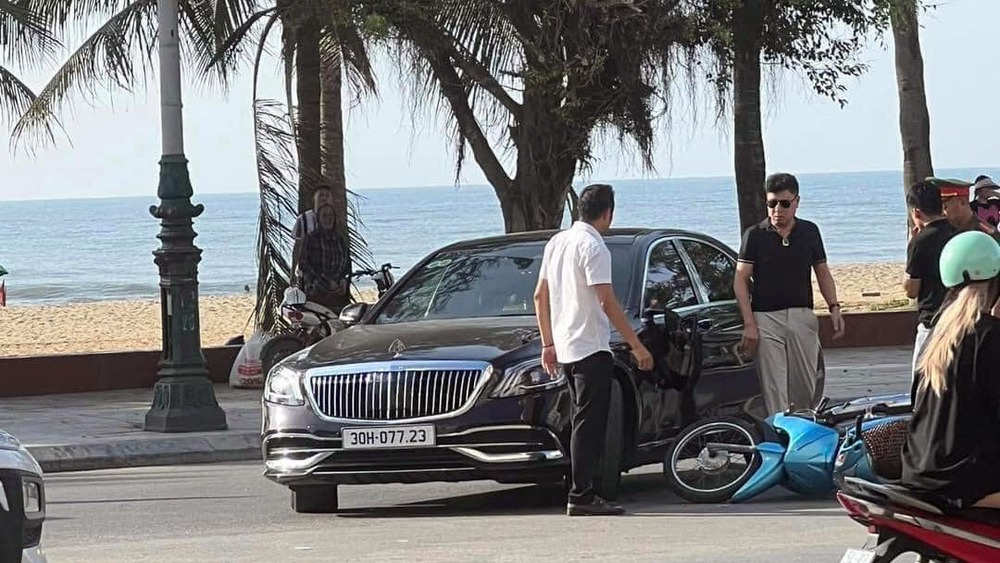 Đằng sau những bức ảnh TNGT: Quay đầu sang đường, Mercedes-Maybach S-class bị đâm gãy gương hậu - Ảnh 2.