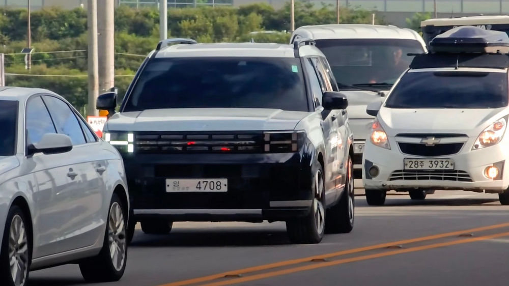 Hyundai Santa Fe 2024 lộ diện h&igrave;nh ảnh r&otilde; n&eacute;t tr&ecirc;n đường phố - Ảnh 6.