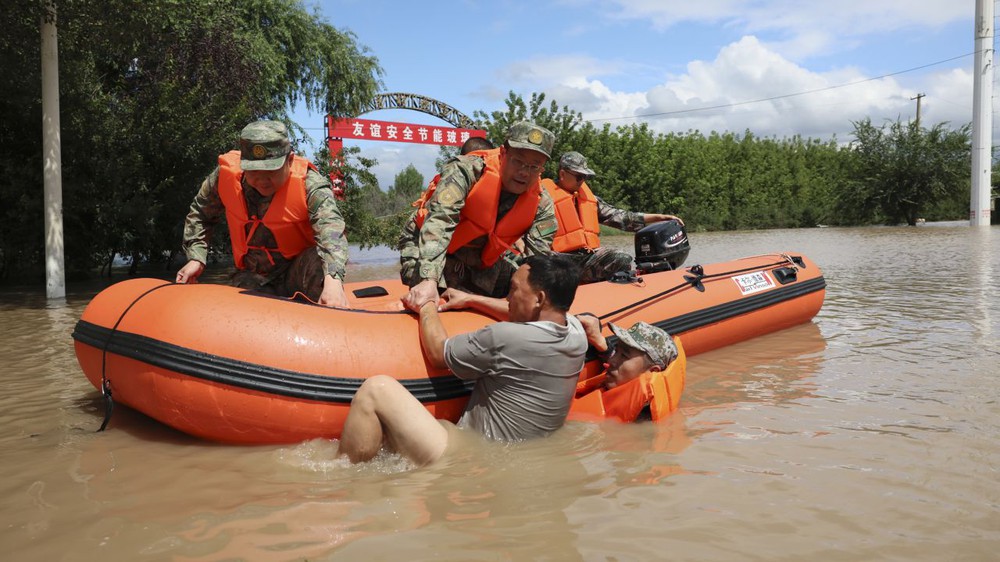 Mưa lũ kỷ lục nhấm chìm vựa lúa của Trung Quốc, gây lo ngại về an ninh lương thực - Ảnh 3.