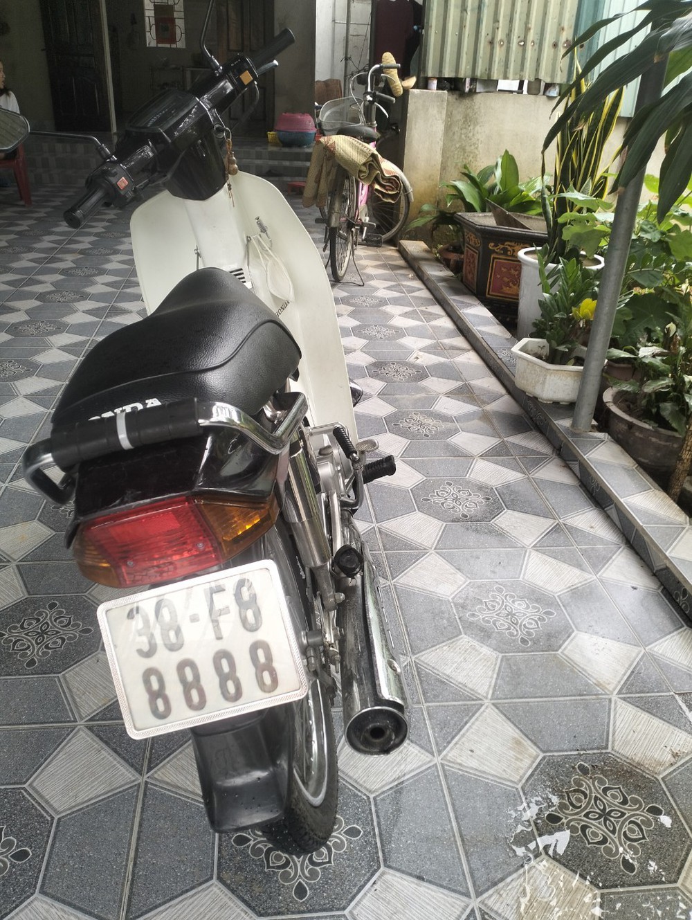 Hy hữu vụ ‘tranh chấp’ biển xe Vip rao bán giá 288 triệu đồng