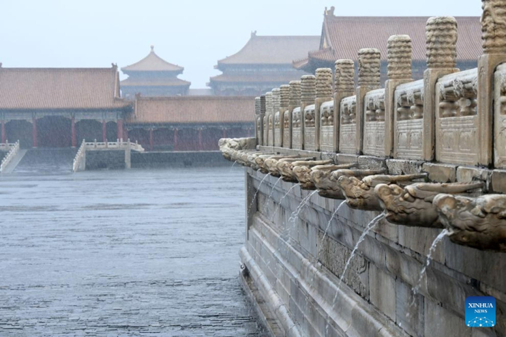 Tử Cấm Thành miễn nhiễm với lũ lụt lịch sử tại Trung Quốc - Ảnh 2.