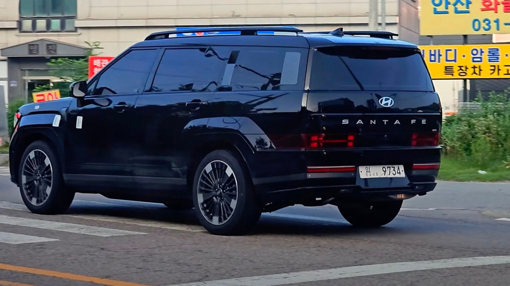 Hyundai Santa Fe 2024 lộ diện h&igrave;nh ảnh r&otilde; n&eacute;t tr&ecirc;n đường phố - Ảnh 2.