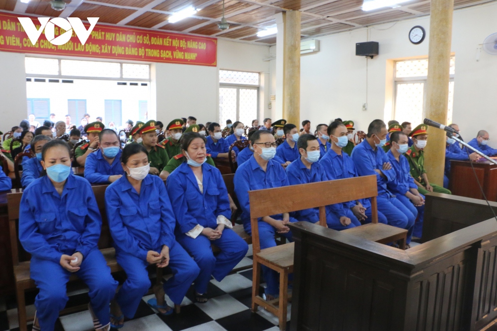 Xét xử “trùm buôn lậu” Nguyễn Thị Kim Hạnh cùng 24 đồng phạm - Ảnh 2.