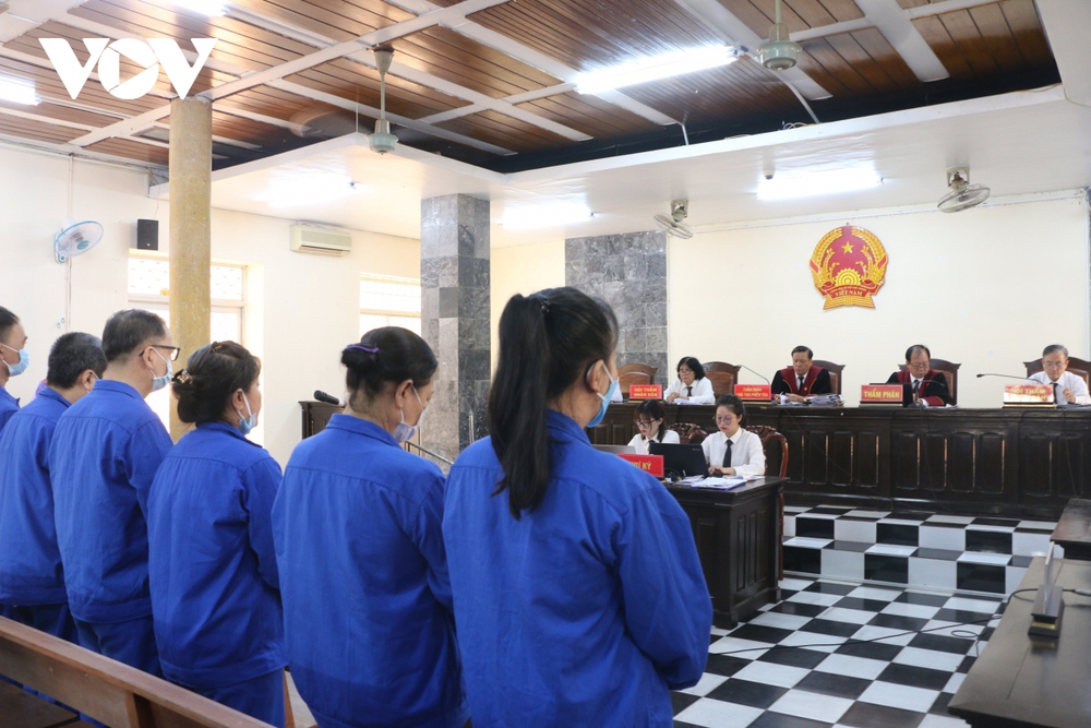 Xét xử “trùm buôn lậu” Nguyễn Thị Kim Hạnh cùng 24 đồng phạm - Ảnh 1.